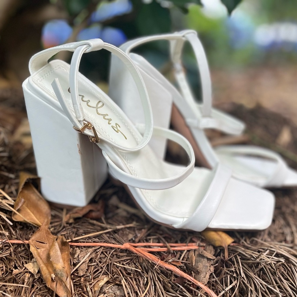 🆕Lulus White womens summer sandals with ankle straps Size 6